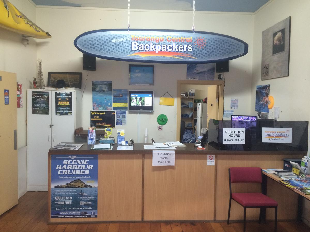 Хостел Tauranga Central Backpackers Екстер'єр фото